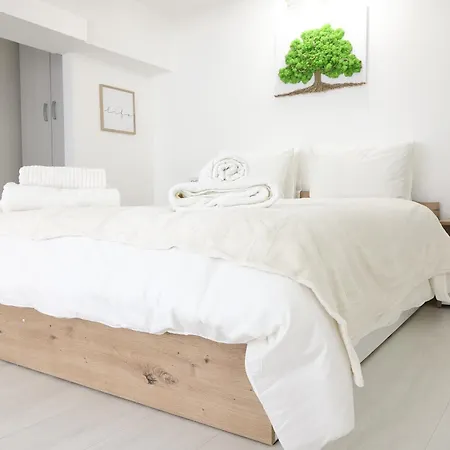 Free Parking, Close To Subway, Location Apartment *