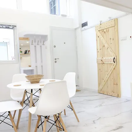 Apartment Free Parking, Close To Subway, Location *